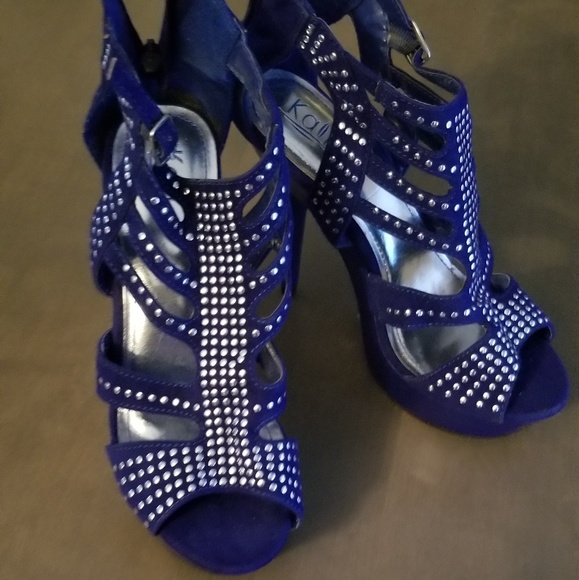 Blue heels. - Picture 4 of 4